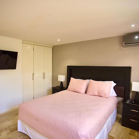 Cozy Loft With Pool, One Block From The Beach! Cancun Bagian luar foto