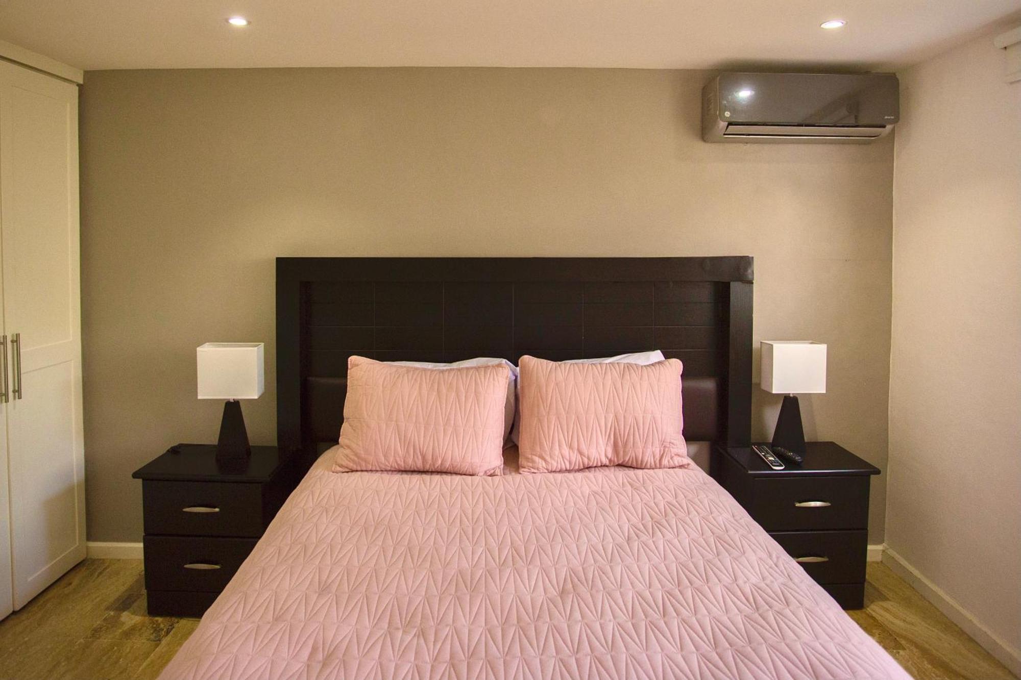 Cozy Loft With Pool, One Block From The Beach! Cancun Bagian luar foto