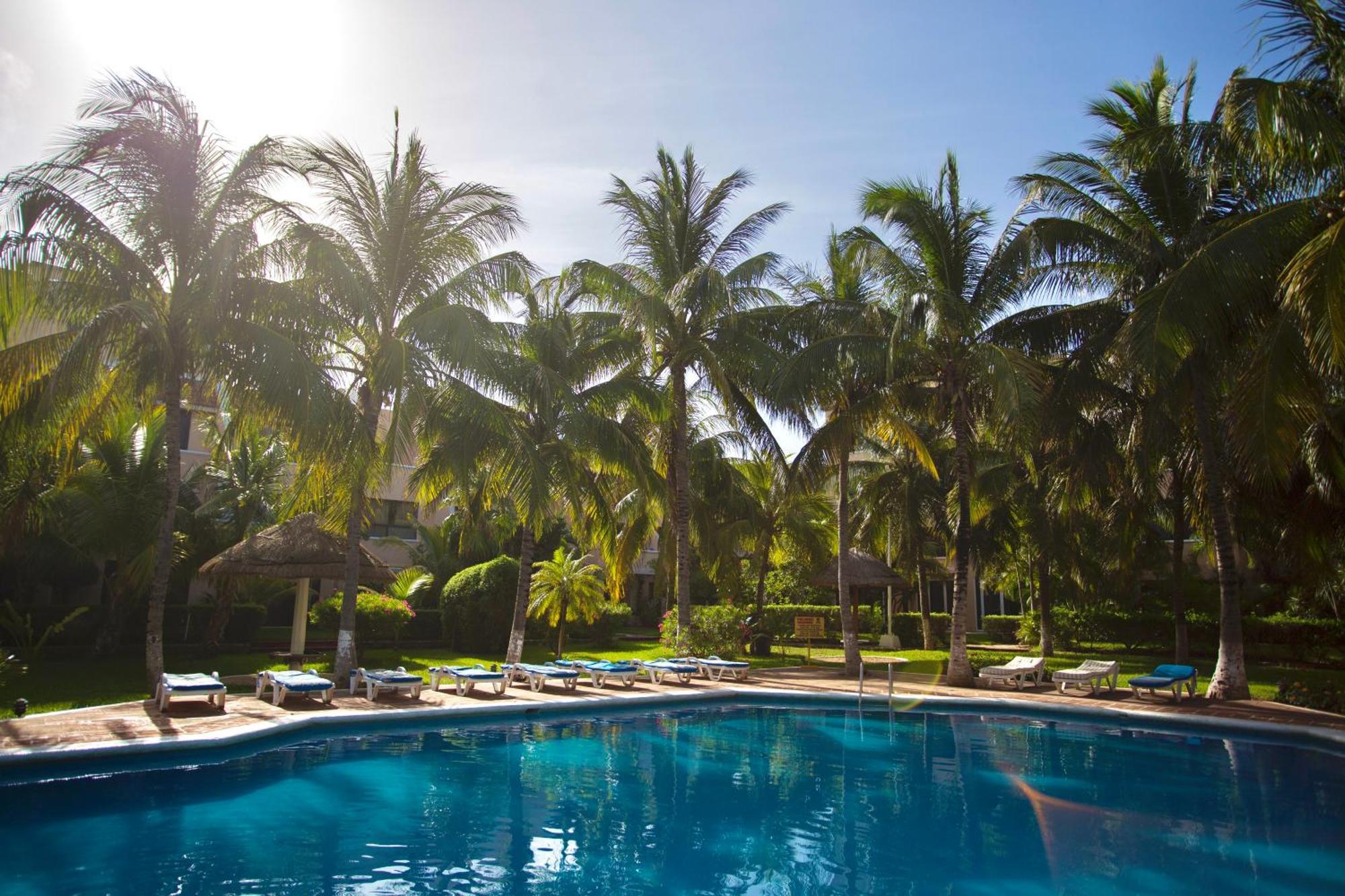 Cozy Loft With Pool, One Block From The Beach! Cancun Bagian luar foto